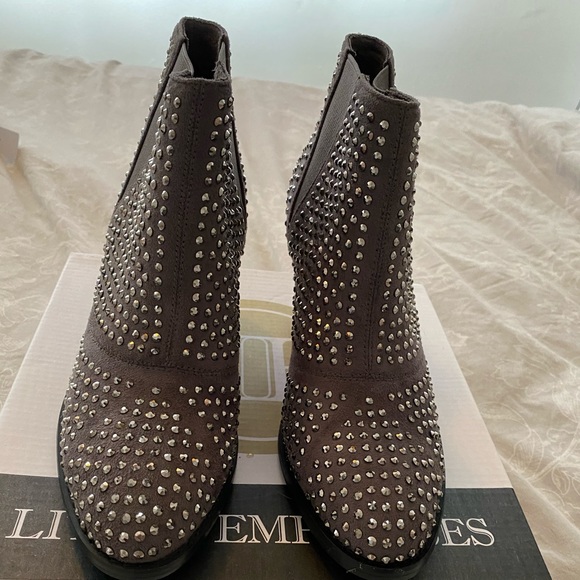 Little empress BRAND NEW booties - Picture 3 of 3